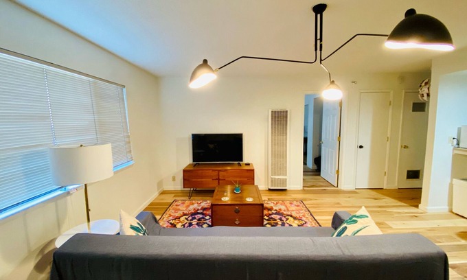 Al Tahoe Apartment | South Lake Tahoe lake front 2 bedroom apartment