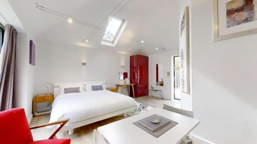 Wavendon Bed & Breakfast | South Lodge: Pet-Friendly Stay with Ocean Views & Top Ratings