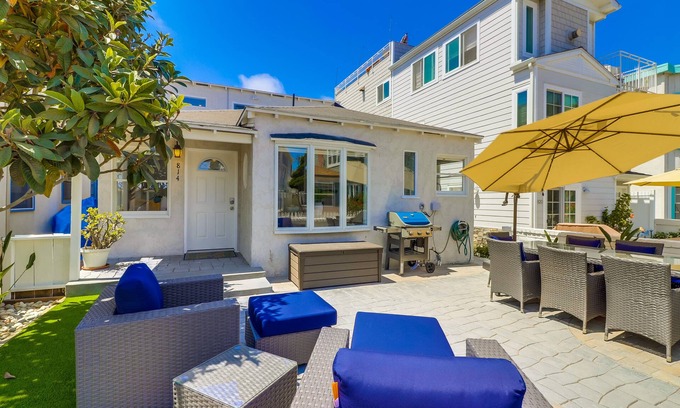 South Mission Beach Condo | Tranquil Bay Side Retreat with Pool and Ocean Views