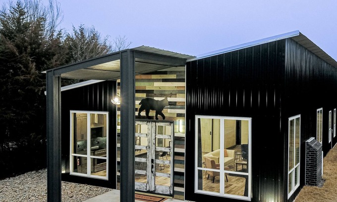 Purcell Villa | South of Norman, Cougar Cabin with Air Hockey, Fireplace