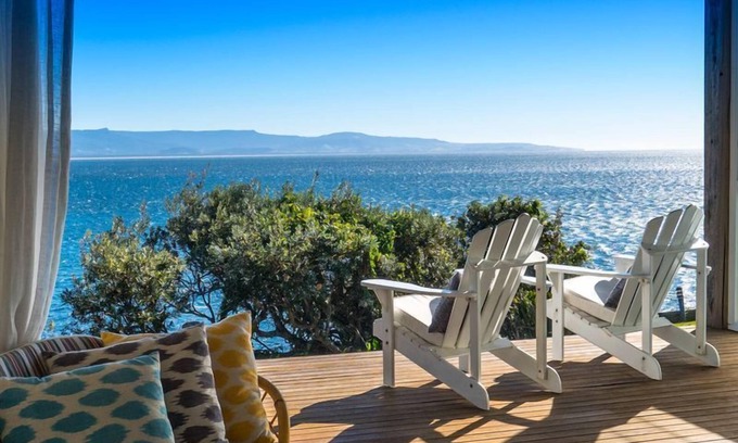 Culburra Beach House | Exquisite South Pacific Oceanfront Retreat with Spa & Views