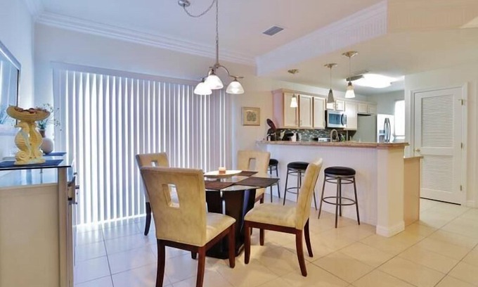 South Padre Island Apartment | Relaxing South Padre Island Condo with Ocean View & Pool