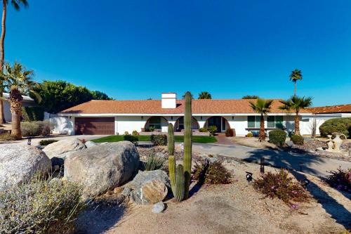 Palm Desert House | Explore South Palm Desert Paradise: Pet-Friendly Retreat