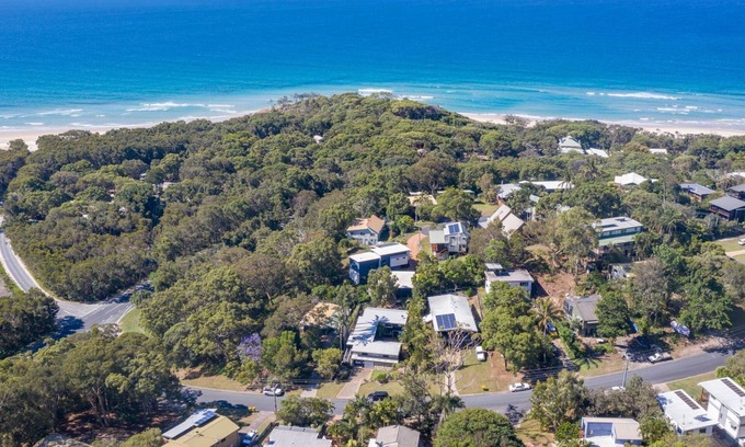Point Lookout House | Oceanfront South Passage Beach House - Guest Rated 10/10