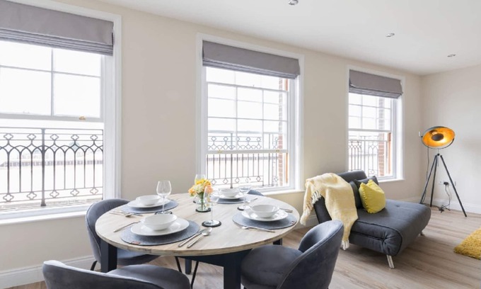 Great Yarmouth Apartment | Stylish South Quay Penthouse with Parking & River Views