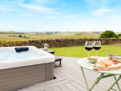 Jedburgh House | Top-Rated South Riccalton Farm Cottage with Hot Tub Retreat