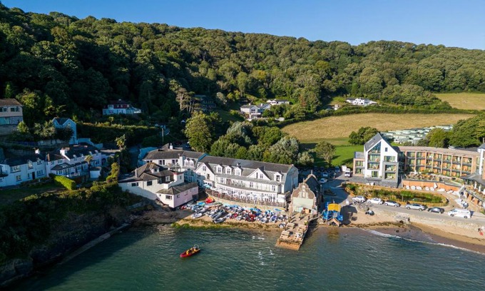 Salcombe Hotel | Oceanfront Bliss at South Sands Hotel - Rated 9/10