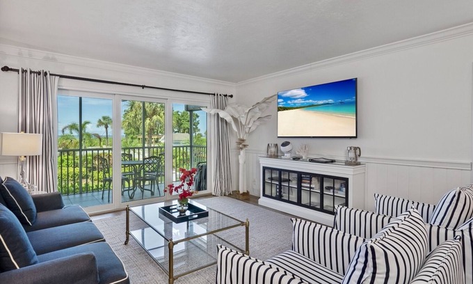 Captiva Condo | Coastal Luxury Beach Condo with Ocean Views & Pool Access
