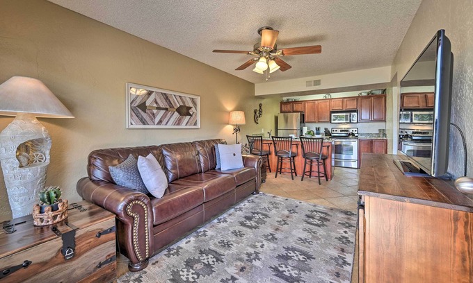 Oak Creek Condo | Inviting South Sedona Condo with Pool - Steps to Shops!