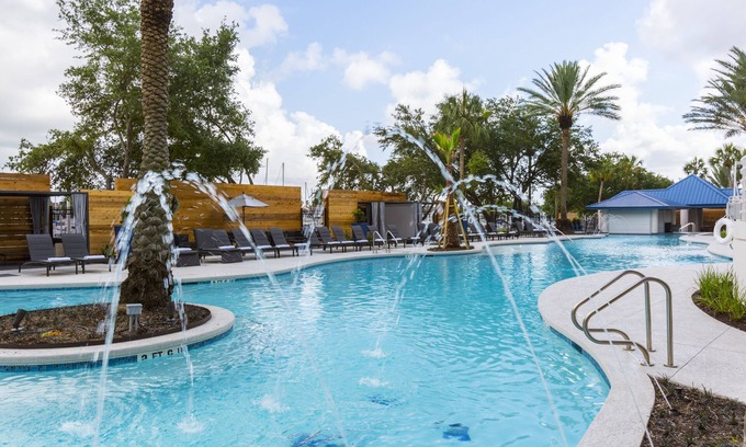 League City Hotel | Relax at South Shore Harbour Resort & Conference Center