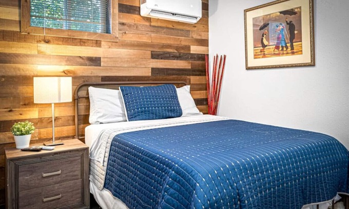 Oakford Park Condo | Convenient South Tampa Efficiency Suite with Top Amenities