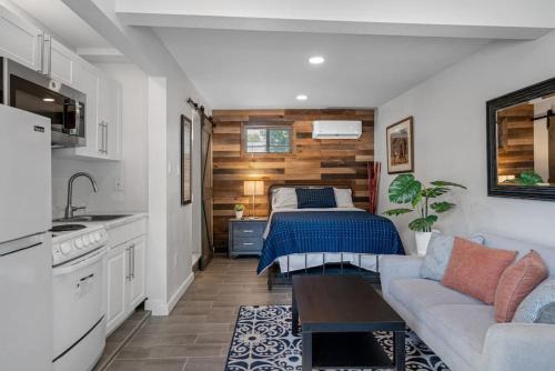 Oakford Park Apartment | South Tampa Efficiency Suite: Child-Friendly Stay Awaits