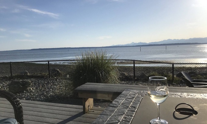 Clinton House | Waterfront Beach House on South Whidbey Island - Rated 10/10