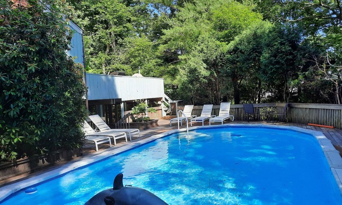 Southampton House | Beachside Serenity: Kayaks, Pool & Tennis Awaits You