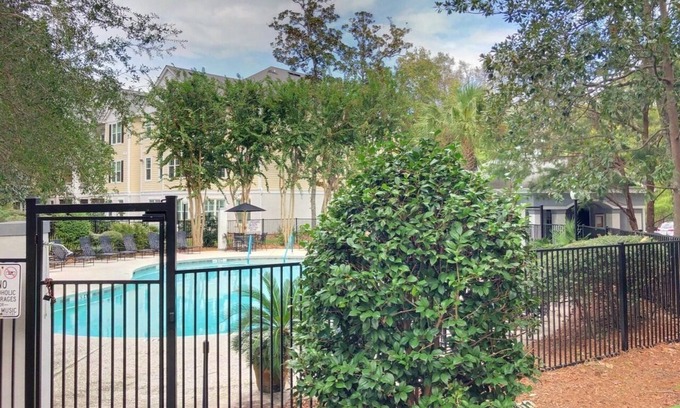 Johns Island Condo | Elegant Southern Charm Condo Near Downtown & Folly Beach