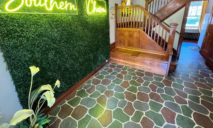 West Price Hill House | Southern Charm Safe Quiet Area 10 Min to Downtwn