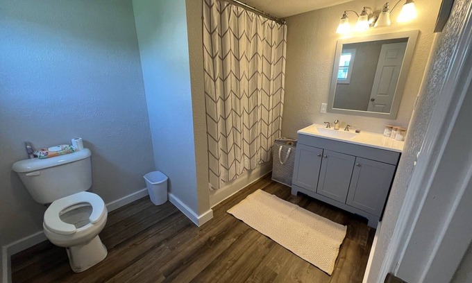 Licking Cottage | Experience Southern Charm with Spa and Family-Friendly Perks