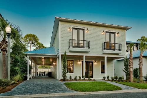 Emerald Waters Village House | Discover Southern Grace: Family-Friendly with Pool Access