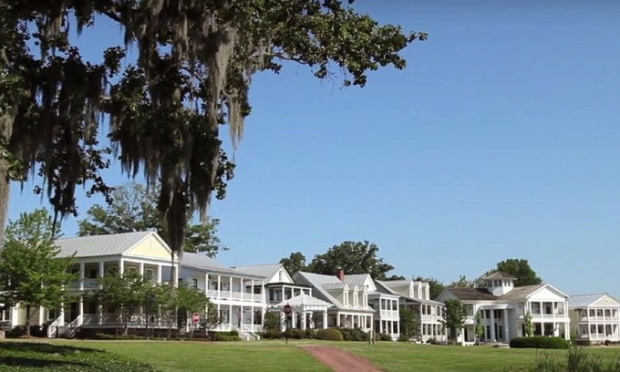 Mount Meigs House | Charming Lakefront Carriage House with Pool & Spa