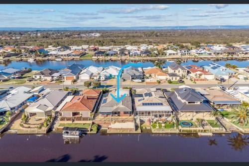 South Yunderup House | Oceanfront Southern River Canal Retreat - Family-Friendly Escape