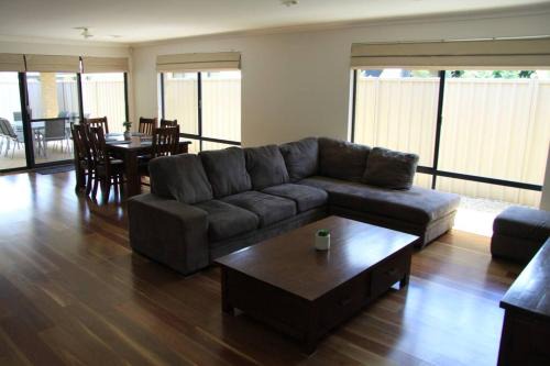 Southern River House | Family-Friendly Southern River Accommodation with Free WiFi
