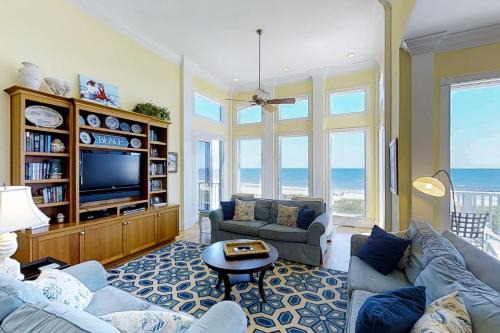 East End House | Discover Southern Splendor with Ocean Views & Poolside Relaxation