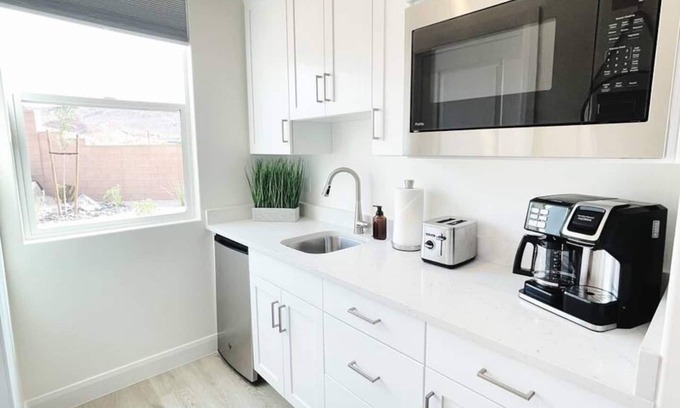 Washington Apartment | Explore Southern Utah from Red Rock Casita's Cozy Retreat