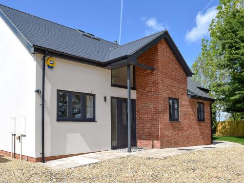 Steventon House | Top-Rated Southfield Hotel: Pet & Child Friendly Stay