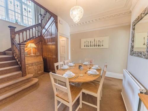 Kendal House | Discover Southfield: 4-Star Family-Friendly Retreat