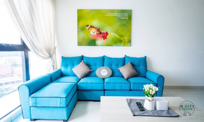 Central District Apartment | Comfortable Southkey 7pax Homestay with Pool & Breakfast