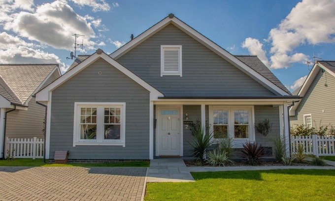 Bembridge House | Discover Southlands: Top-Rated Three Bedroom Holiday Home