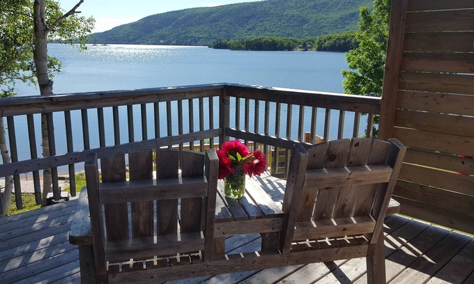 South Harbour Cottage | Discover Southrock Cottage: Your Oceanfront Retreat Awaits