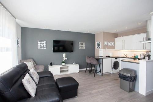 Glasgow Apartment | Southside Flat with Private Garden and Wheelchair Access