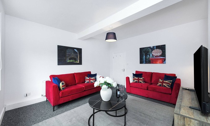 Southwell Apartment | Southwell 3-Bed | Near Racecourse, Minster & Trails