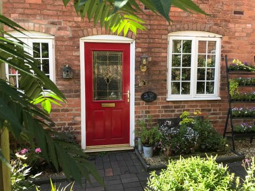 Southwell Apartment | Explore Southwell: Pet-Friendly Haven with Breakfast Included