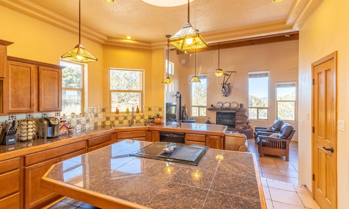 Zuzax Villa | Peaceful Southwest Mountain Villa - Guest Rated 9.8/10