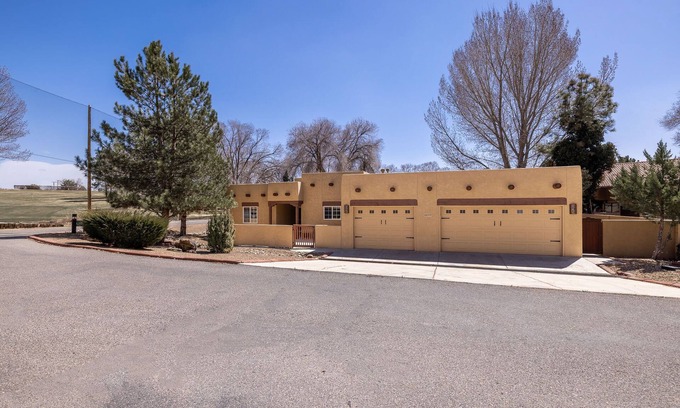 Farmington House | Family-Friendly Southwestern Retreat with Golf Course Views