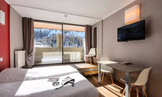 Isola Apartment | Discover The New Residence Chastillon - Cozy Studio Cabin