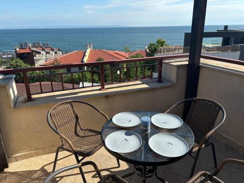Budjaka Apartment | Idyllic Sozopol Paradise View with Oceanfront Pool Access