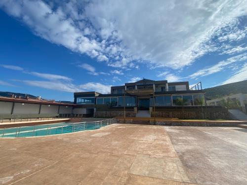 Vonitsa Hotel | Cozy Sozos Inn Hotel Vonitsa: Oceanfront Pool & Family-Friendly