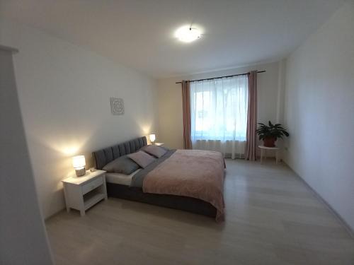 Hradec Kralove Apartment | Family-Friendly Stay at Spí v Kuklenách - Rated 9/10!