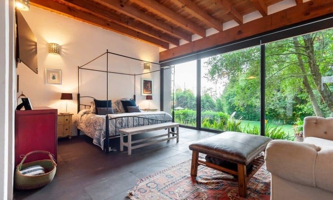 Valle de Bravo House | Modern Home with Large Terrace, Garden & Lake View Amenities