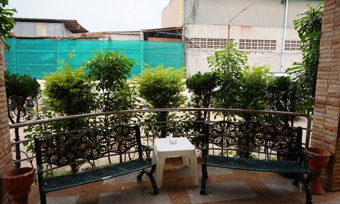 Nai Muang Hotel | Budget-Friendly SP Residence with Family Amenities & Dining