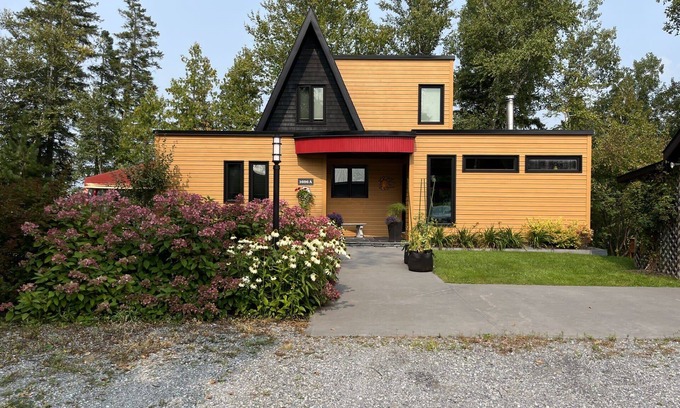 Pohenegamook Ski Chalet | Spa and Lake | Chalet Joy-ô