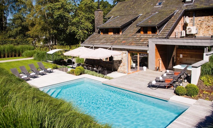 Spa House | Exquisite Holiday Home with Pool & Spa - Guest Rated 10/10