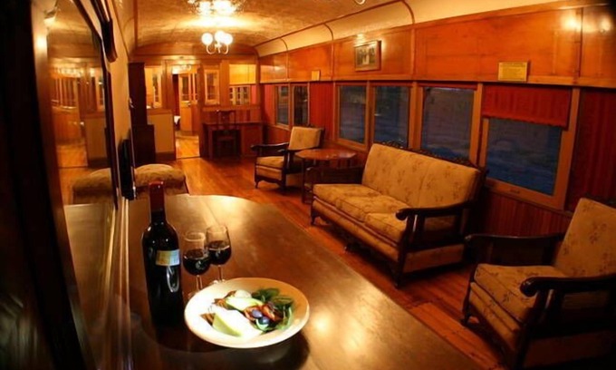 Roslynmead House | Top-Rated Spa Carriage Retreat with Pool & Hot Tub