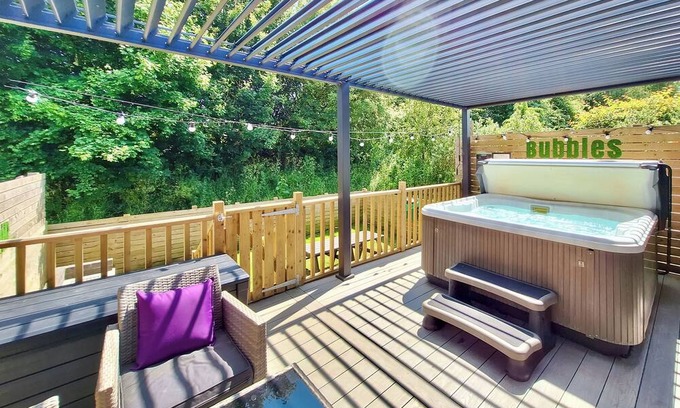 Raywell Ski Chalet | Family-Friendly 2 Bedroom Stay in Raywell, Beverley