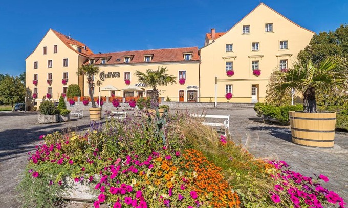 Frantiskovy Lazne Hotel | Relaxing Spa Hotel Centrum: 4-Star Retreat with Pool