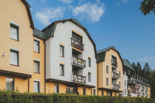 Marianske Lazne Hotel | Relax at Spa Hotel Devin with Oceanfront Views & More