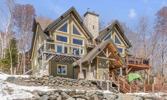 Saint-Philemon Ski Chalet | SPA , Montagne, Table de babyfoot | Le Pionnier